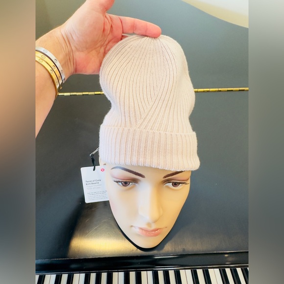 NWT Cozy Athleisure Minimalist Lululemon Twist of Cozy Wool Knit Beanie/Hat - Picture 10 of 17